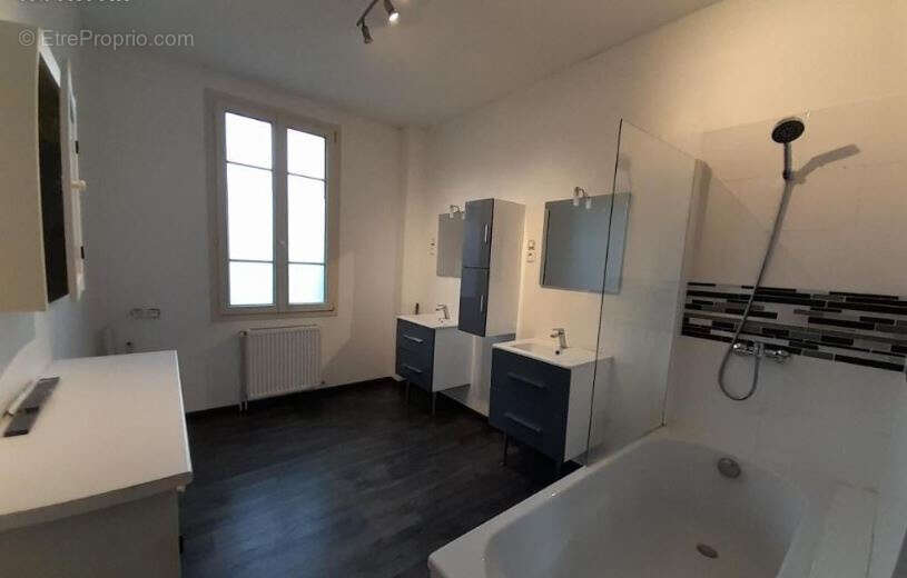 Maison familiale de 115 m2 avec bâtiment de 82.5 m2  et  terrain de 1246 m2 - photo 7