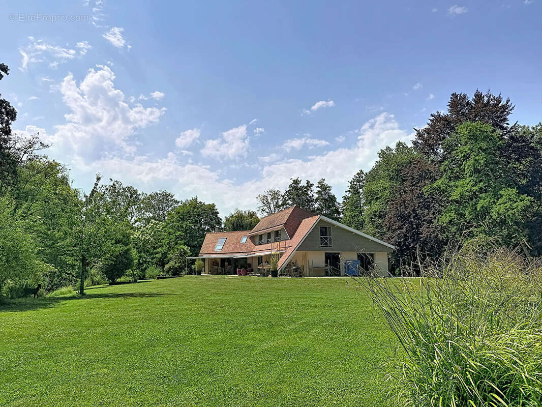 EXCLUSIVITE - THAON - Propriété de 275 m2 sur 9 000 m2 de terrain avec étang - photo 15