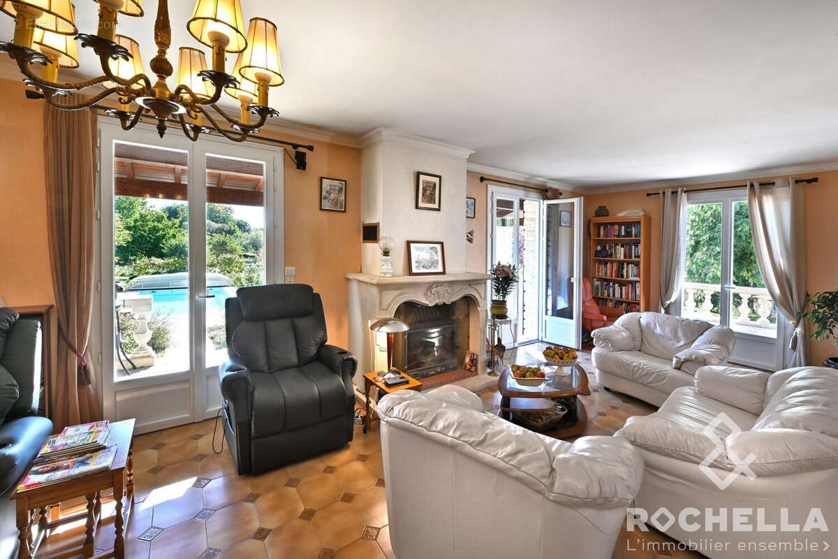 Maison 173 m² à La Vergne  - photo 8