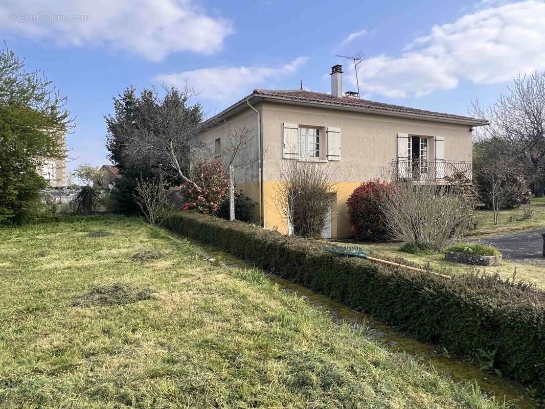 Maison à CONFOLENS