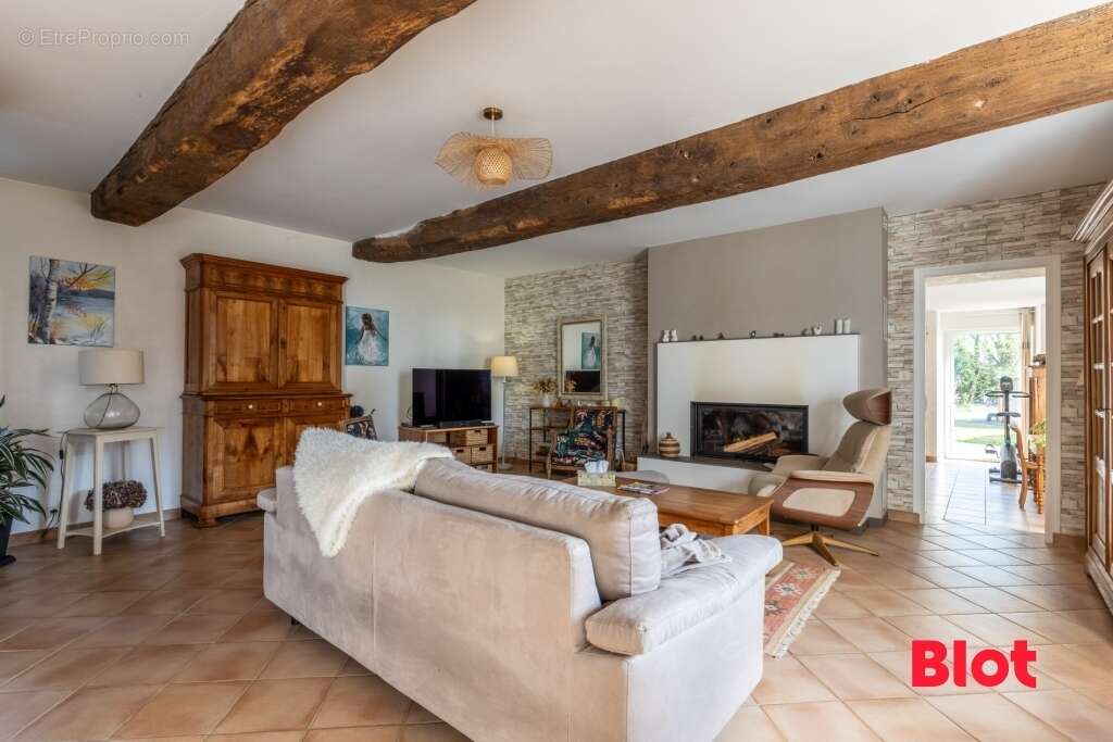 Maison à NOYAL-CHATILLON-SUR-SEICHE