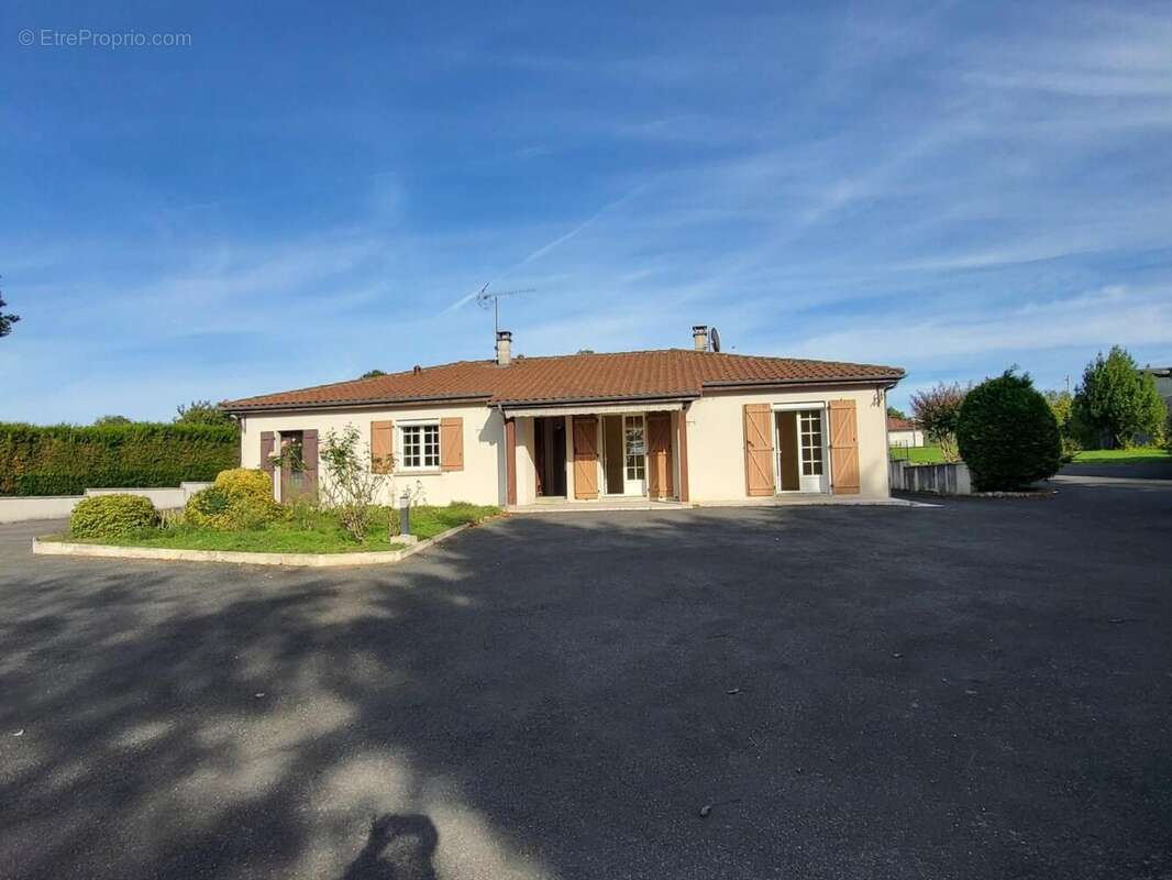 Photo 8 - Maison à SAULGOND