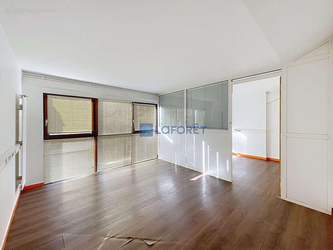 Commerce à SAINT-ETIENNE-DU-ROUVRAY