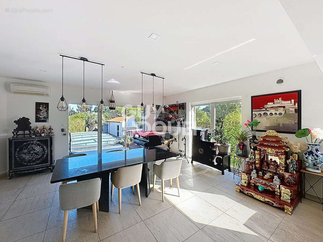 Maison à SAINT-LAURENT-DE-LA-SALANQUE