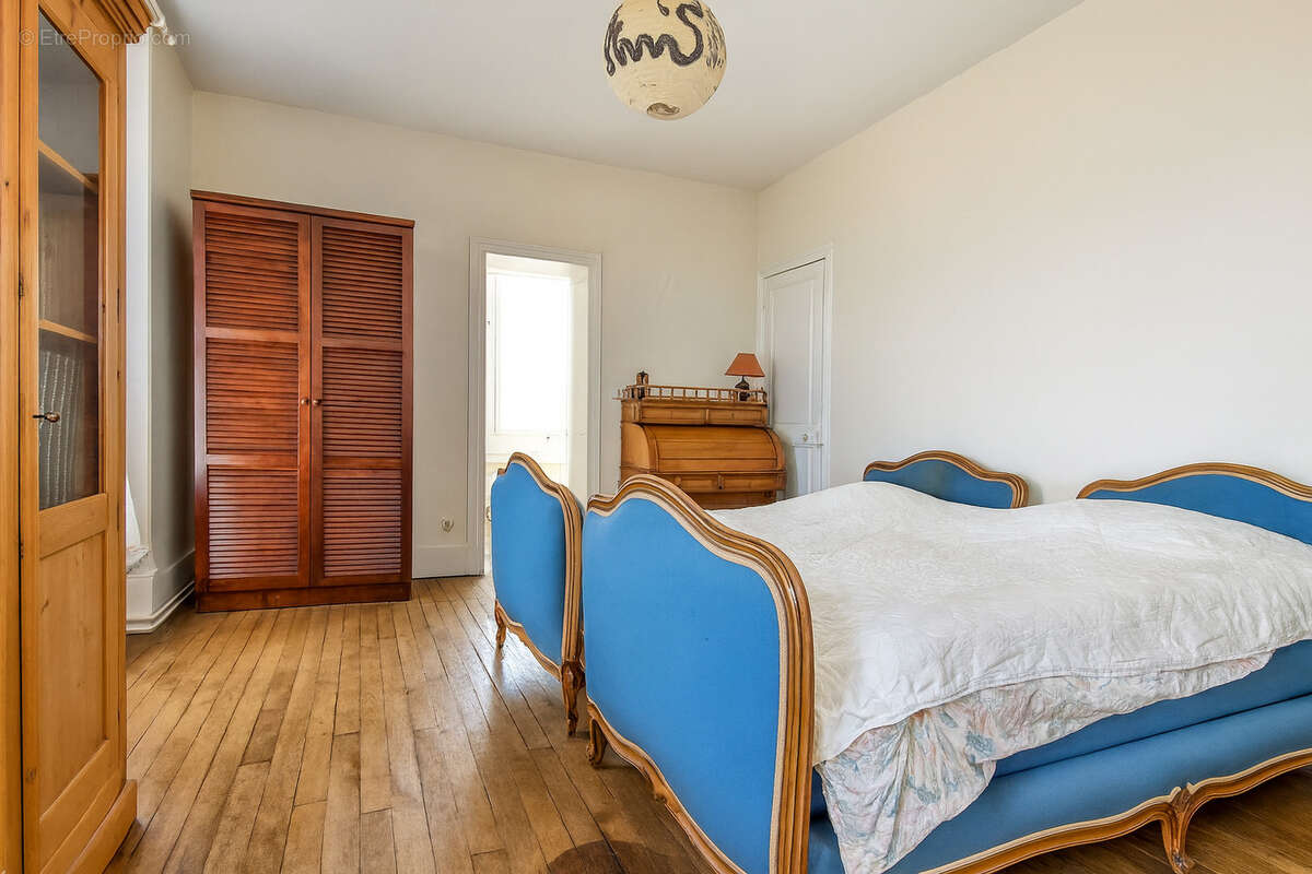 Maison à MANDRES-LES-ROSES