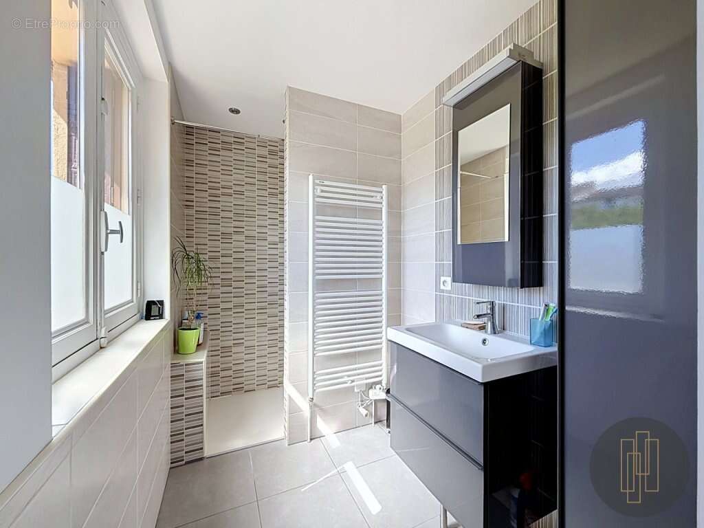 Villefranche Centre - Maison de 140 m² avec 4 chambres, grand séjour, garage dépendances et jardin 1 112 m² - photo 11