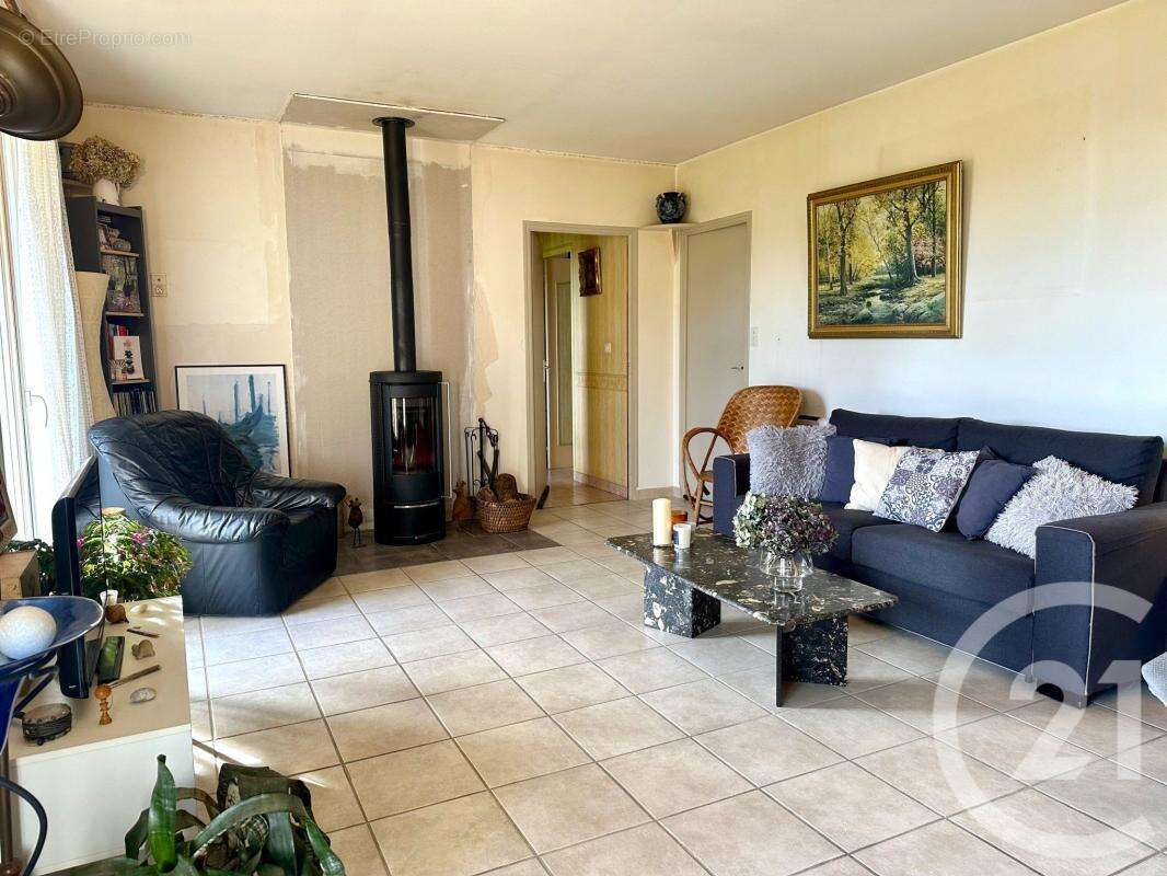 Maison à SAINT-LEGER-LA-MONTAGNE