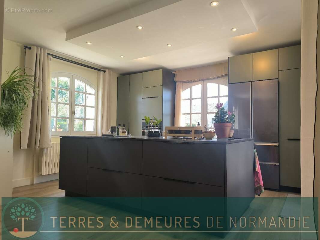 CORMEILLES (27260), Belle Propriété avec Dépendances sur 8 hectares. - photo 8