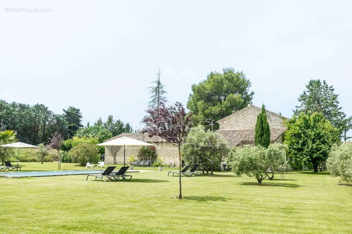 Maison à ROBION