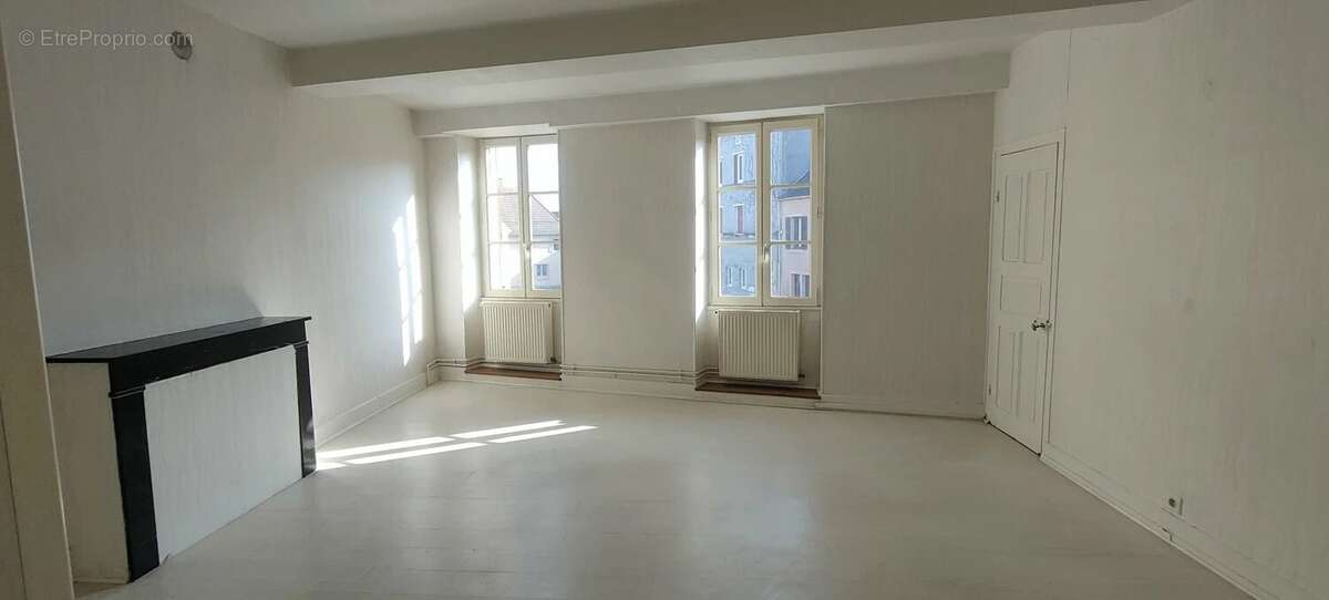 Maison à SAINT-BONNET-DE-JOUX