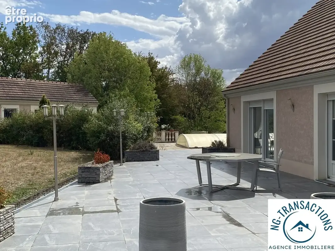 Belle maison de plain-pied avec une vue panoramique sur la campagne. - photo 6