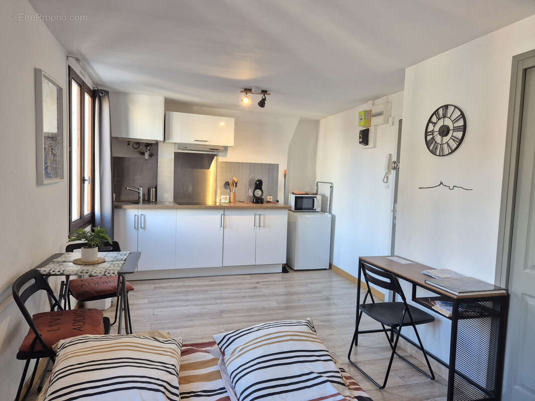 6e   Cour Julien   Studio de 22.23 m2 situé au 4e étage - photo 2