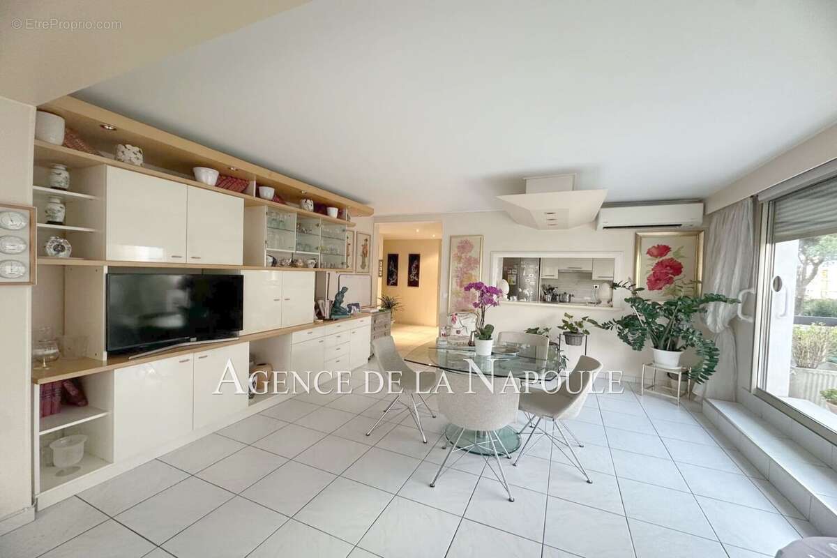 Appartement à MANDELIEU-LA-NAPOULE