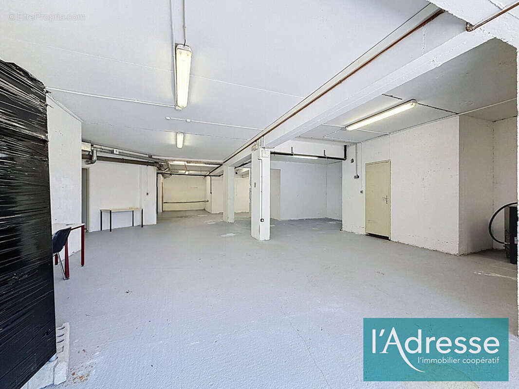 Entrepôt avec bureaux climatisés - 228 m² - Secteur Finosello - photo 14