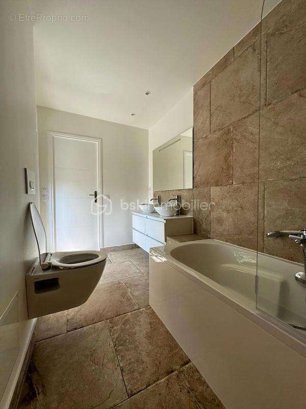 Maison à LE THILLAY