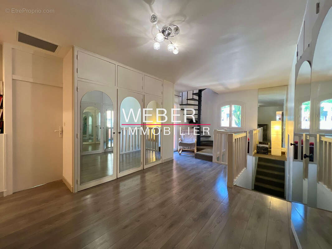 LE REVEST LES EAUX - Maison 182 m2 - 4 chambres Terrain 808 m2 - photo 13