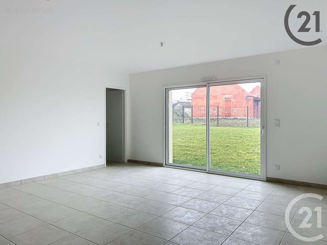 Maison à MESNIL-SAINT-PERE