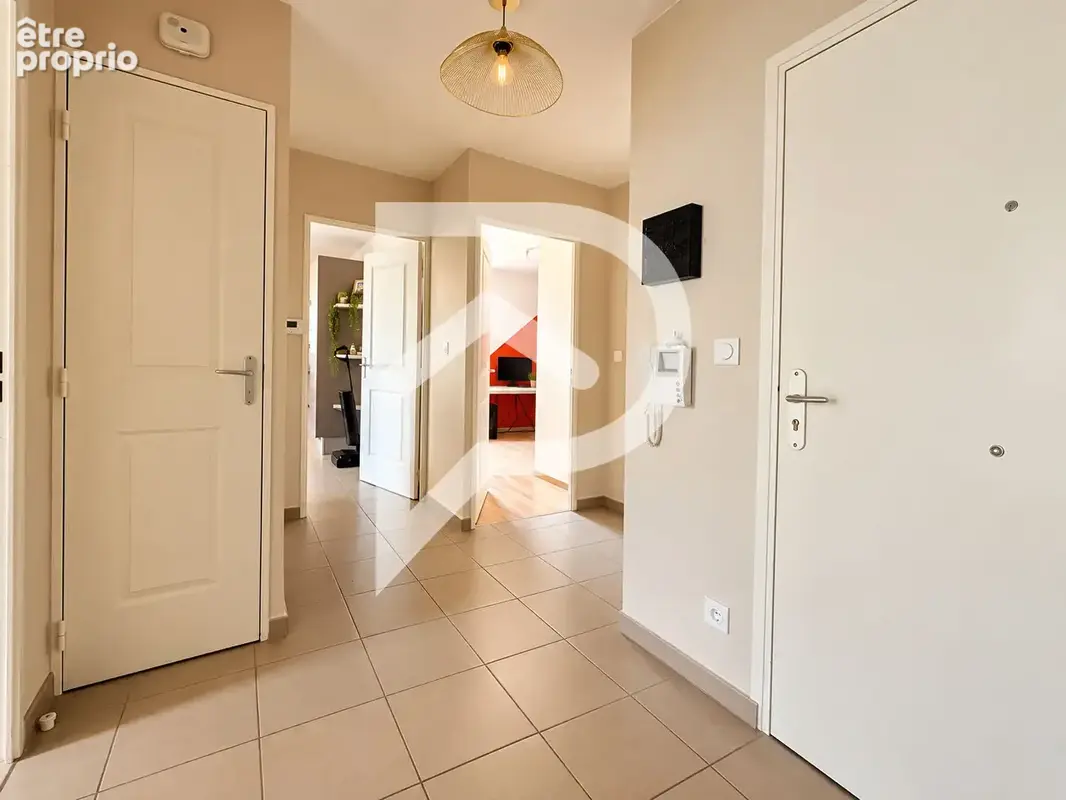 Meyzieu Gare - T4 de 78 M² - Terrasse, climatisation et double garage - photo 6