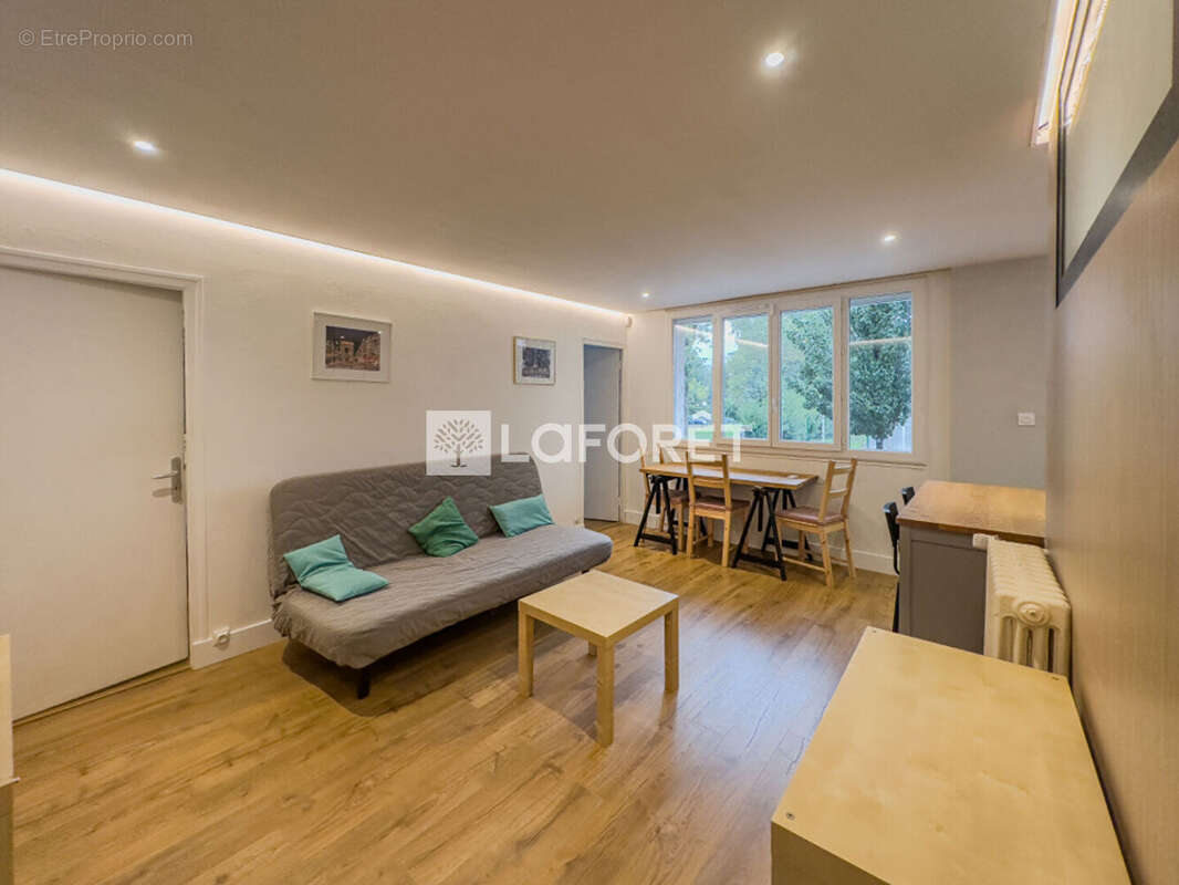 Appartement à SAINT-MARTIN-D'HERES