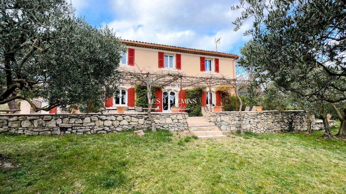 A vendre bastide d'environ 250 m²  6 pièces + T2 sur 4000 m2 - photo 2