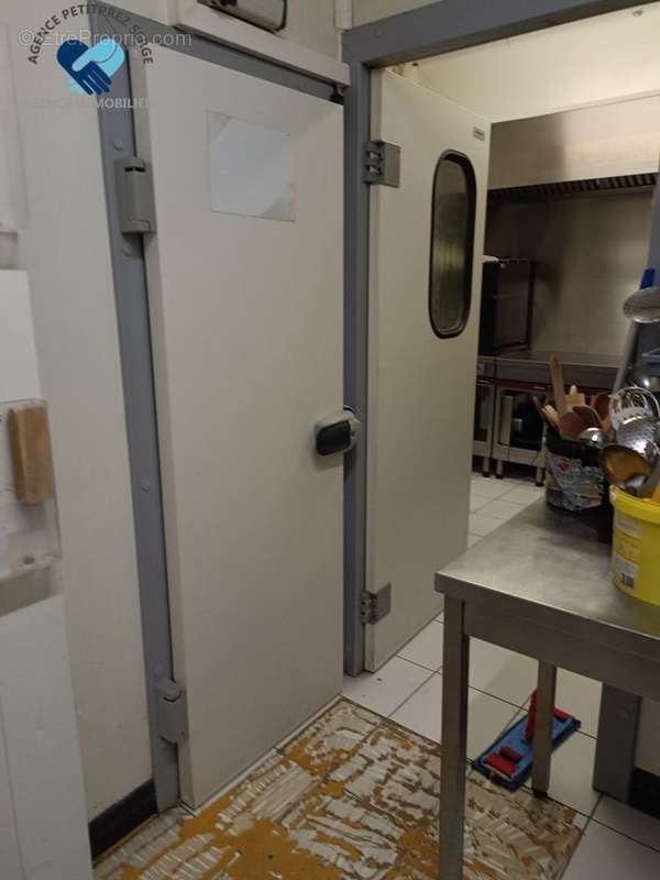 Commerce à LABECEDE-LAURAGAIS