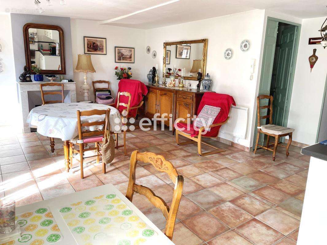 Appartement à LE MUY