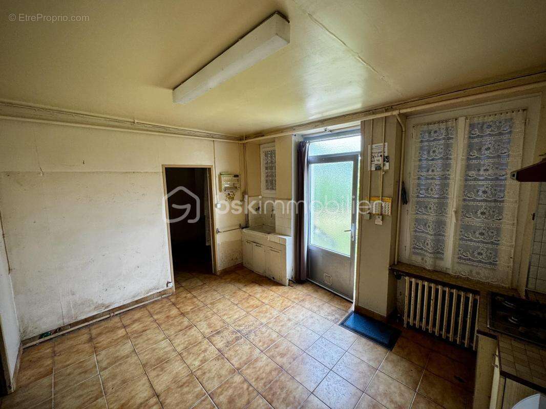 Maison de village avec jardin et garage : un fort potentiel à petit prix - photo 7
