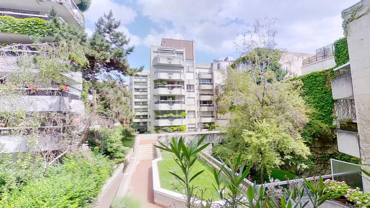 Appartement à PARIS-14E