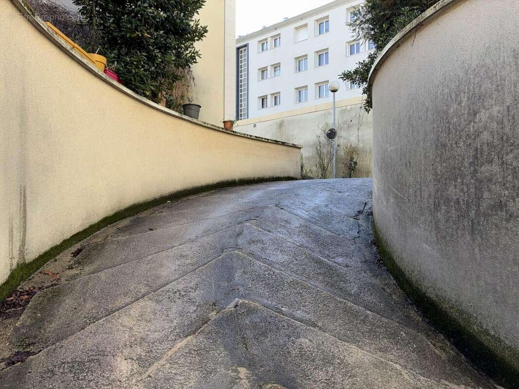 Parking à RUEIL-MALMAISON