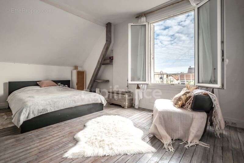 Maison à LES CLAYES-SOUS-BOIS