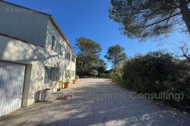 Maison à COTIGNAC