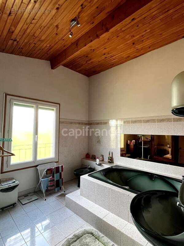 Maison de ville des années 70, 5 pièces, proche du centre ville de CONDOM (32) avec jardin, piscine et dépendances - photo 20