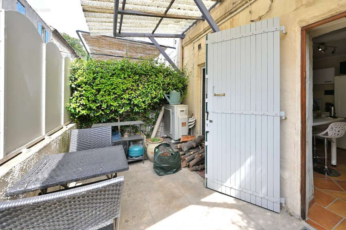 EXCLUSIVITÉ LEONIS IMMOBILIER – Maison de ville de charme avec cour intimiste et exposition plein Sud! - photo 3