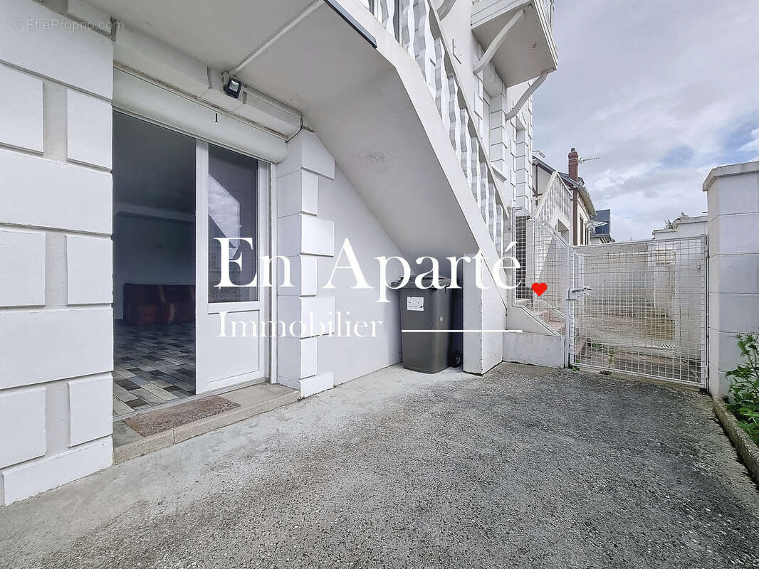 Appartement à DONVILLE-LES-BAINS