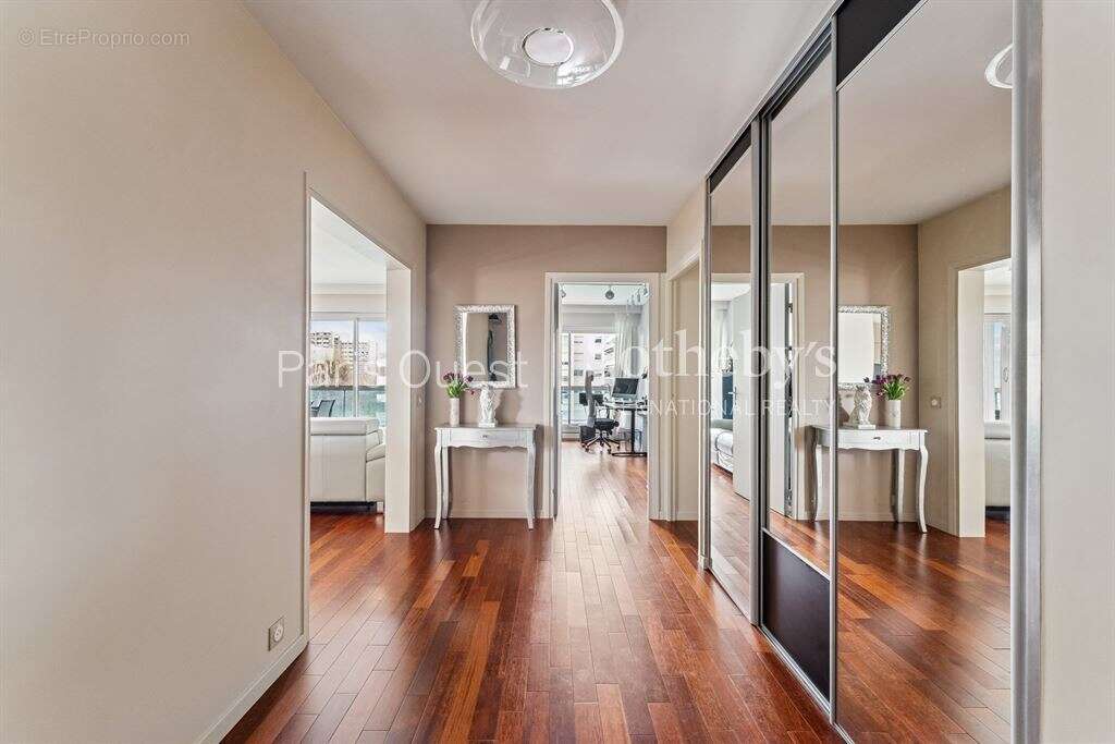 Appartement à NEUILLY-SUR-SEINE