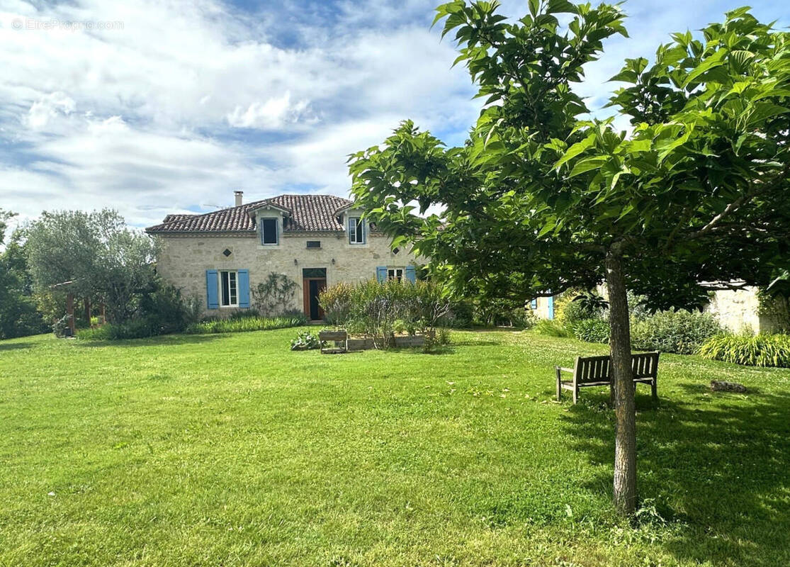 CHARTREUSE du 19ème avec gîte et piscine - photo 3