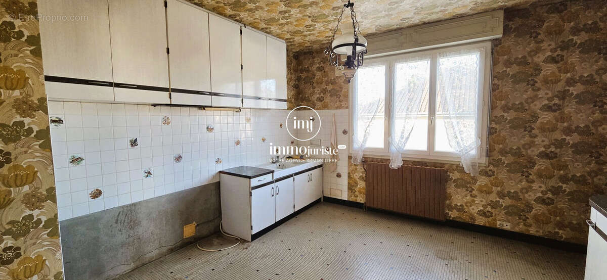 Maison 165 m² à Saint-Yrieix-La-Perche  - photo 8