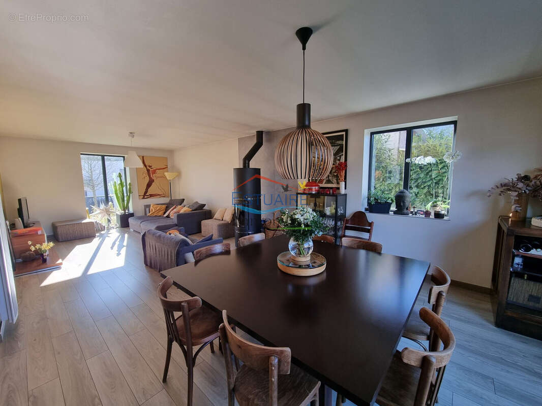 Maison 175 m² à Saint-Etienne-De-Montluc  - photo 4