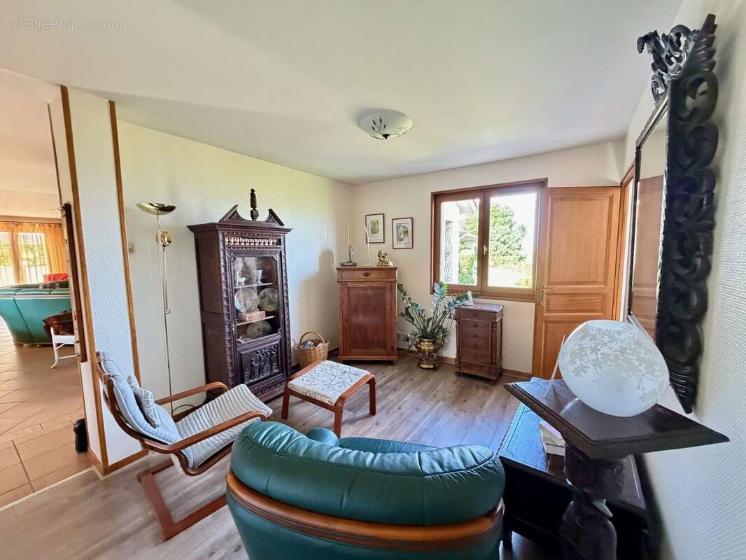 Maison à SAINT-GENEST-LERPT