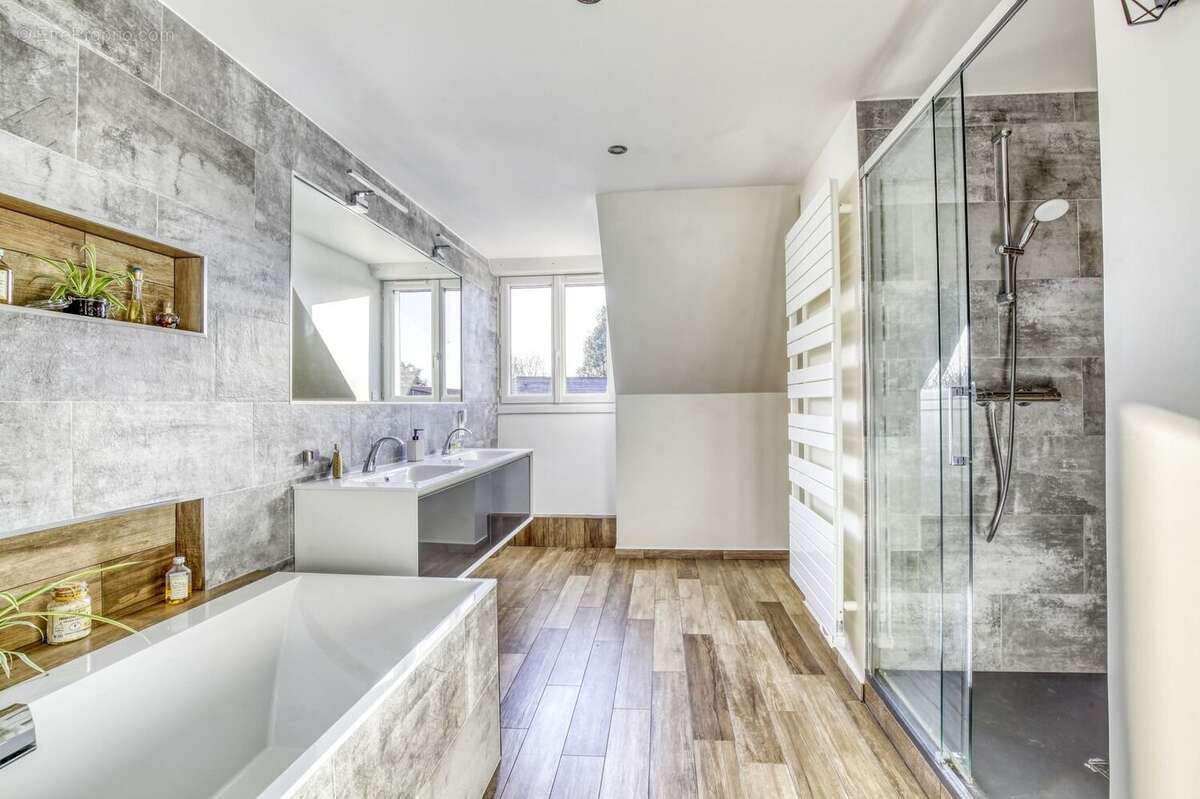 Maison à LES MOLIERES