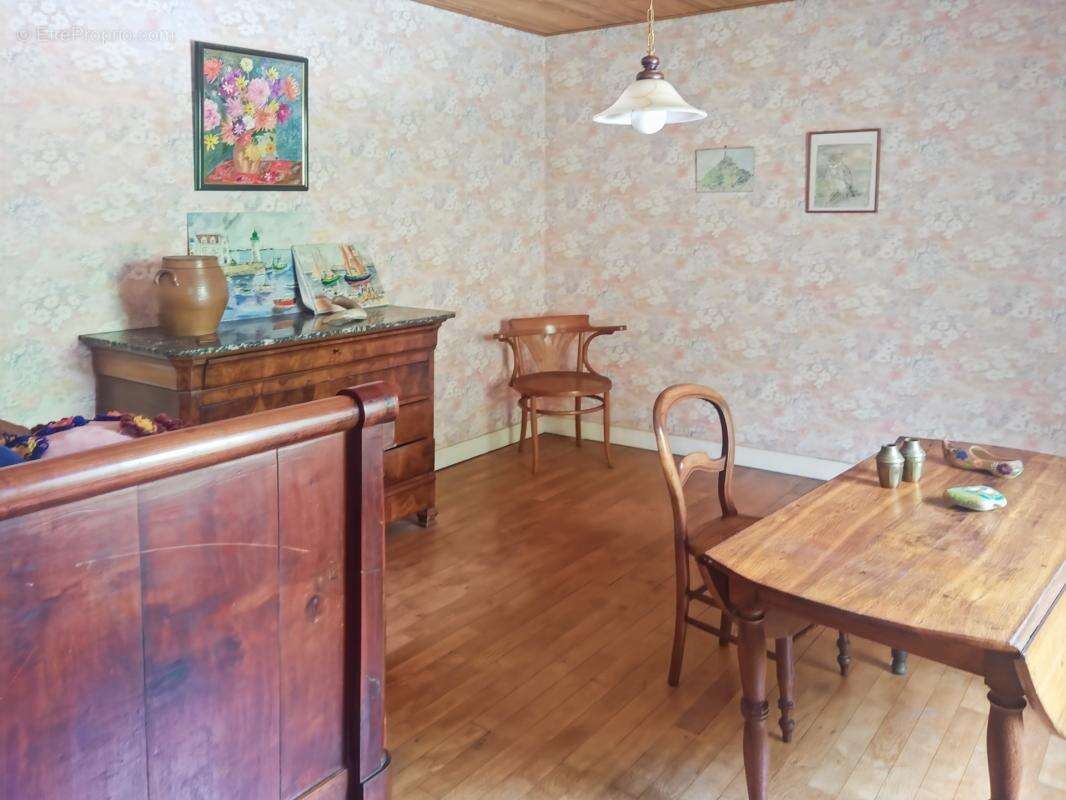Maison avec son parc en bord de rivière - photo 8
