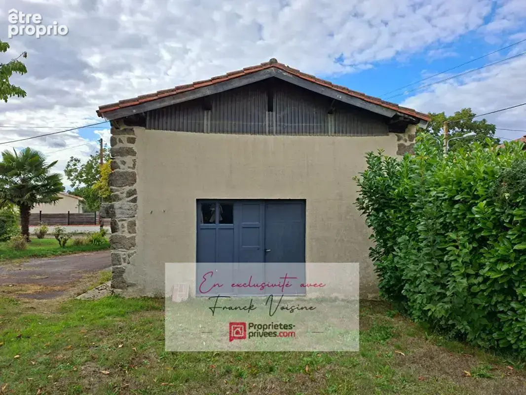A VENDRE en Exclusivité aux Herbiers, maison plain-pied de 106 m2 avec 3 chambres et 1 dépendance sur une parcelle de 2200 m2 en - photo 7