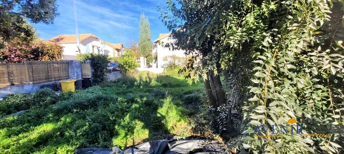 Terrain à MARSEILLE-9E