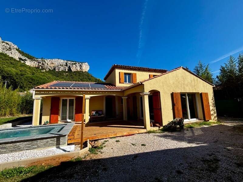 Maison à LE REVEST-LES-EAUX