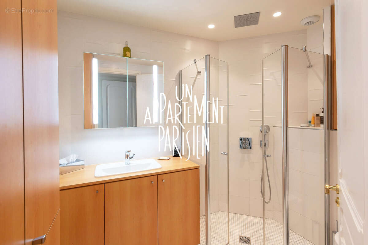 Appartement à NEUILLY-SUR-SEINE