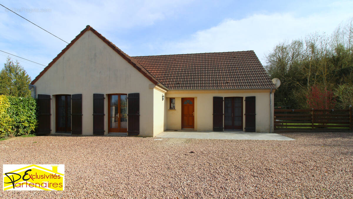 Maison à CHERISY