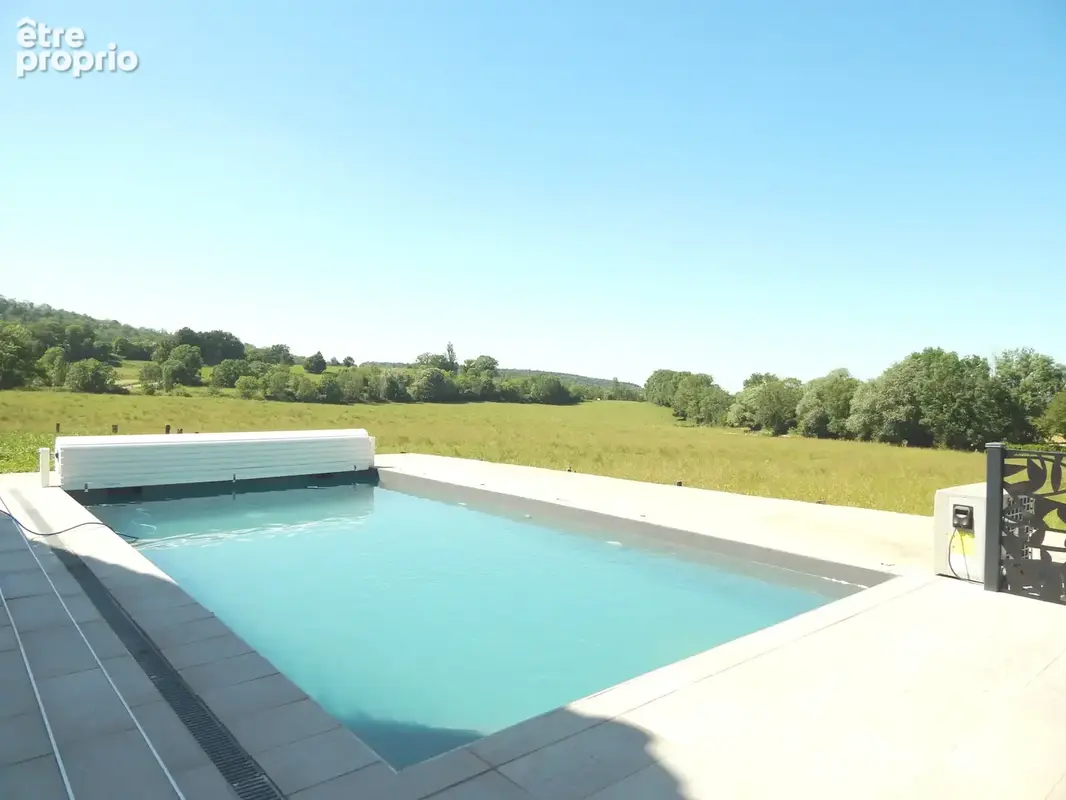 VUE PISCINE CHAUFFÉE 4 X 8 m