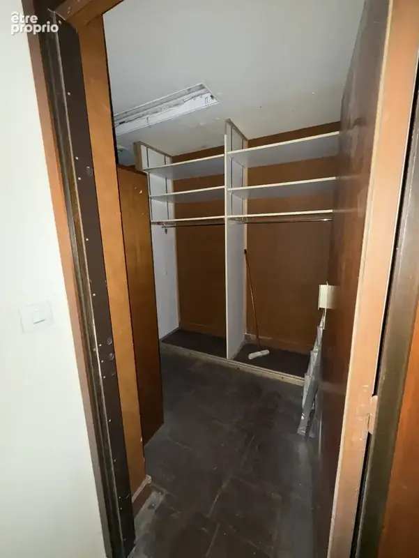 Paris 10e   rue de paradis   local de rangement 7,60 m2   6e étage avec ascenseur - photo 2