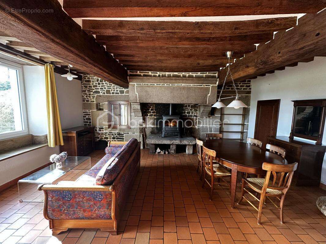 Maison à SAINT-SEVER-CALVADOS