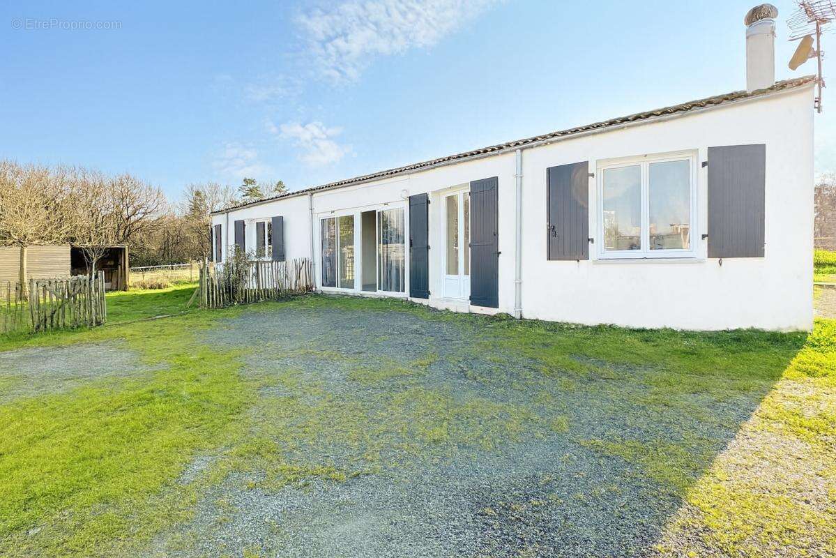 Maison 92 m² à Chaillevette  - photo 2